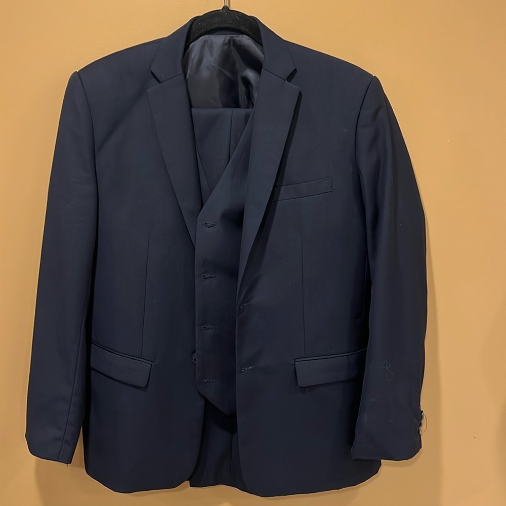 ISAAC MIZRAHI
3 Piece Suit